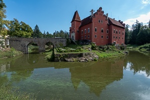 Cervena Lhota Castle – A Fairytale on the Lake